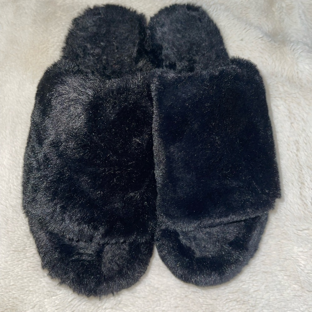 Black faux fur platform slippers (fits like 7)